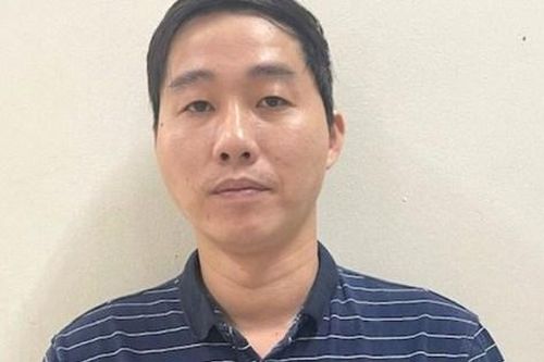 Khoe có nhiều mối quan hệ để lòe các nạn nhân