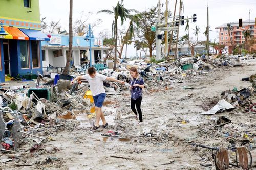 Người Việt ở Florida: Tôi trữ đồ với 3 tủ lạnh nhưng mất điện cả tuần
