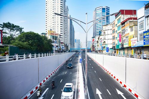 Hầm chui Lê Văn Lương thông thoáng lạ thường, khác hẳn ngày thông xe