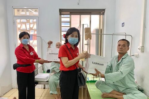 Hà Nội: 500 phần quà trao tặng bệnh nhân ung thư