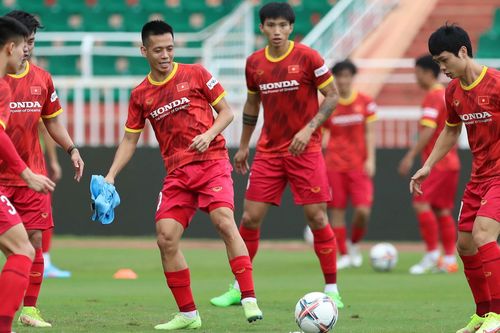 VFF ngăn Singapore sử dụng sân cỏ nhân tạo trận gặp Việt Nam