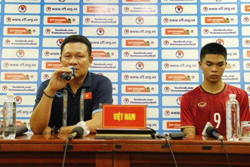 HLV U17 Việt Nam dặn học trò không so đọ bàn thắng với U17 Thái Lan