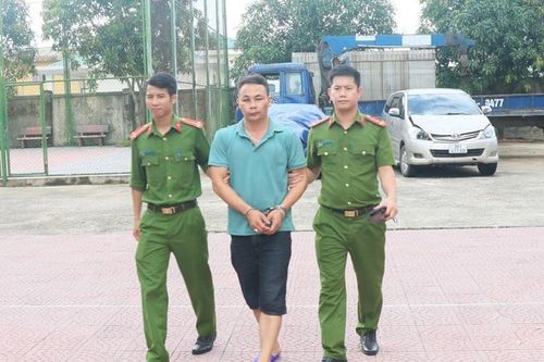 Phê chuẩn khởi tố đối tượng gây tai nạn bỏ chạy, kéo lê xe máy 2 km