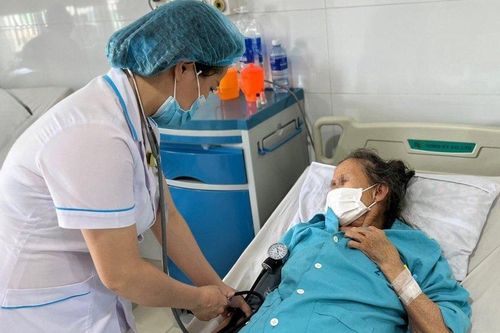 Năm giờ chạy đua cứu sống cụ bà nguy kịch vì phình động mạch chủ bụng