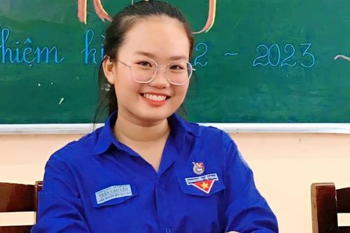 Nữ sinh lớp 10 nhận loạt học bổng chia sẻ cách chọn hoạt động ngoại khóa chất lượng