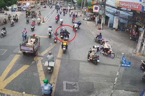 TP.HCM: Người phụ nữ bị giật túi xách có vàng và gần 500 triệu đồng