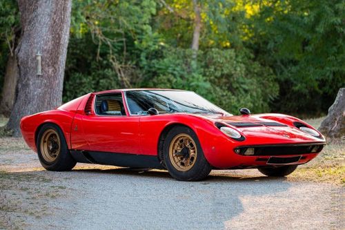 Lamborghini Miura đời 1969 bị bỏ quên trong garage được bán đấu giá