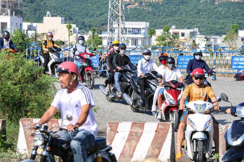 Thông nút giao nghìn tỷ ở Nha Trang, dân vẫn phải liều đi ngược chiều