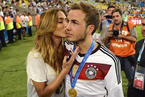Vì sao nhiều cầu thủ bị cấm quan hệ tại World Cup