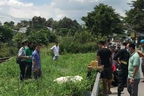 Băng qua đường sắt, một người bị tàu tông tử vong
