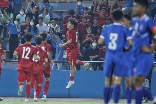 Thắng đậm Nepal, U17 Việt Nam lên ngôi đầu bảng