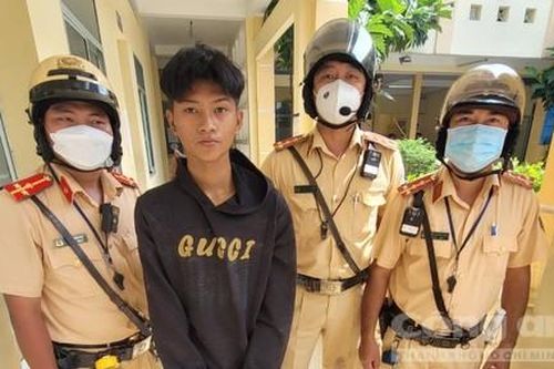 Đối tượng 'cướp cạn' nhảy sông trốn chạy vẫn bị CSGT bắt giữ