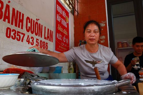 'Bí mật' quán bánh cuốn Cao Bằng 40 năm tuổi, bán trăm suất trong vài giờ