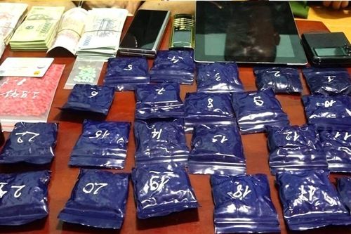 Bắt đối tượng tàng trữ hơn 5.500 viên ma túy