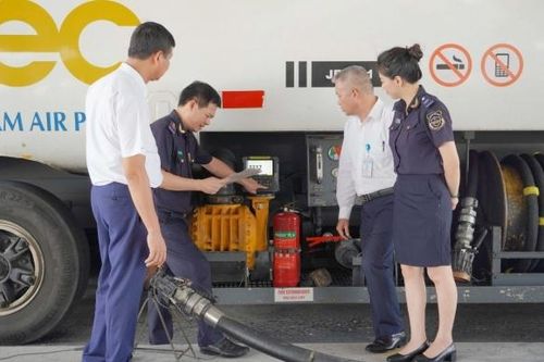 Hải quan bảo đảm thông quan xăng dầu nhập khẩu nhanh chóng, thuận lợi