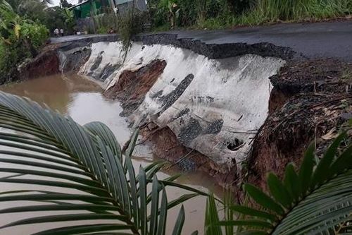 Sạt lở huyện lộ 54B, giao thông nông thôn ở Tiền Giang bị chia cắt