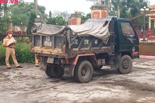 Hải Dương: Va chạm với ô tô, nam sinh lớp 11 huyện Ninh Giang tử vong trên đường đi học về
