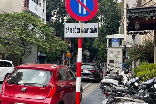 Người dân thản nhiên vi phạm tại phố đỗ xe ngày chẵn, lẻ