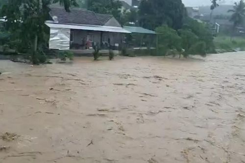 Quảng Ngãi: Mưa to đến rất to, lũ thượng nguồn ào ào đổ về