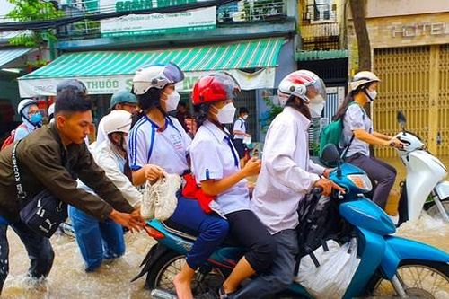 Nhiều địa phương cho học sinh nghỉ học do mưa lớn, ngập cục bộ