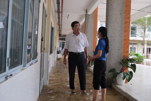 Học sinh Cần Thơ nghỉ 3 ngày vì triều cường