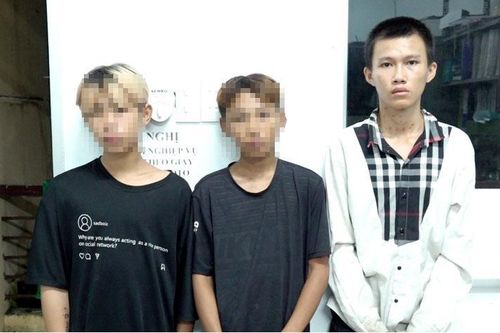 Nhóm đối tượng dùng dao đe dọa, cướp tài sản của học sinh