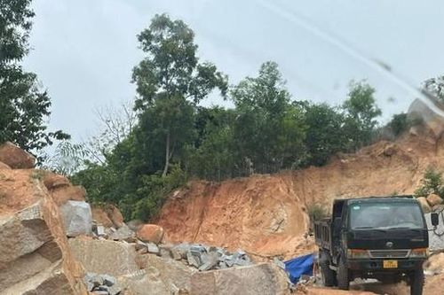 Khánh Hòa: Xem xét kỷ luật chủ tịch xã để khai thác đất đá tràn lan