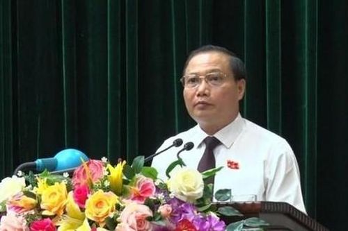 Phó Bí thư Tỉnh ủy Ninh Bình Trần Hồng Quảng nghỉ hưu trước tuổi