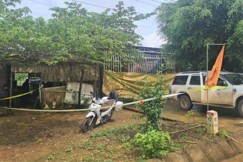 Cha dượng bắn chết con riêng của vợ rồi tự sát