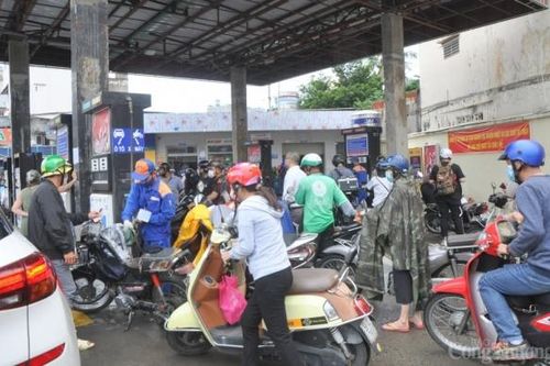 TP. Hồ Chí Minh: Nhiều cửa hàng xăng dầu vẫn treo biển hết xăng, trừ hệ thống của Petrolimex