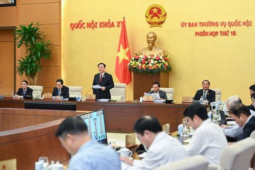 Sẽ trình Quốc hội phương án tăng lương cho công chức, viên chức