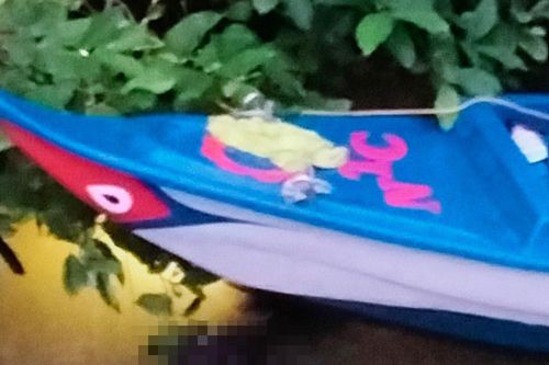 Người đàn ông tử vong cạnh dụng cụ kích điện