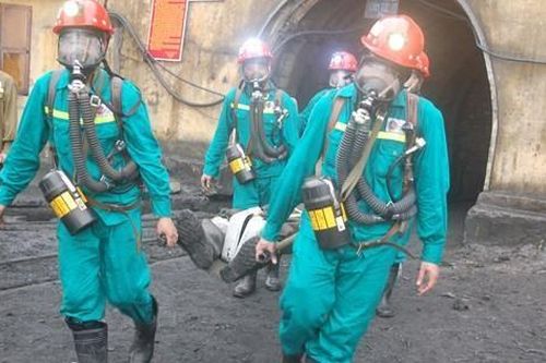 Bục túi nước hầm lò, hai công nhân thương vong