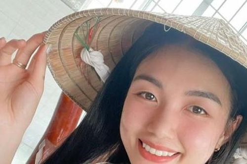Ngắm nhan sắc khả ái hoa khôi bóng chuyền Trương Mộng Kha