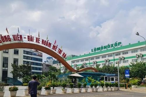 Bất chấp đình chỉ, bãi xe ngầm Mễ Trì Hạ vẫn hoạt động nhộn nhịp