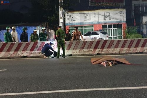 Xe máy trượt dài trên đường, 1 nữ sinh tử nạn đêm sinh nhật