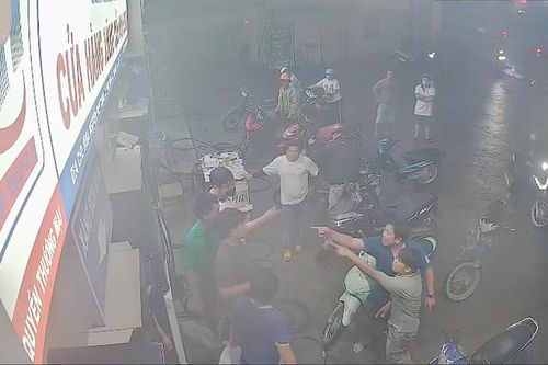 Ẩu đả với nhân viên cây xăng vì không được mua đầy can 5 lít