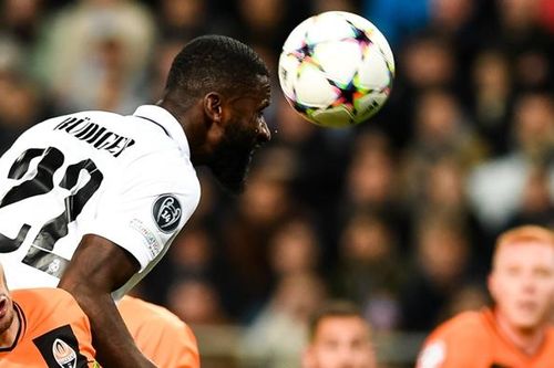 Real Madrid vào vòng 1/8 Champions League sau trận hòa kịch tính