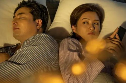 Ngay trong đêm tân hôn, chồng đã khuyên vợ nên về nhà ngoại sống
