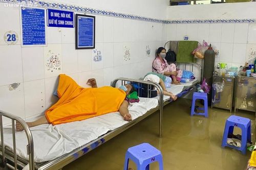 Triều cường cao kỷ lục, bệnh viện ở Cần Thơ lênh láng nước