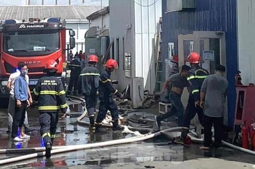Bình Dương: Cháy trong khu công nghiệp, hàng trăm công nhân bỏ chạy