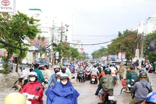 Cần Thơ tiếp tục cho học sinh dừng học trực tiếp vì triều cường
