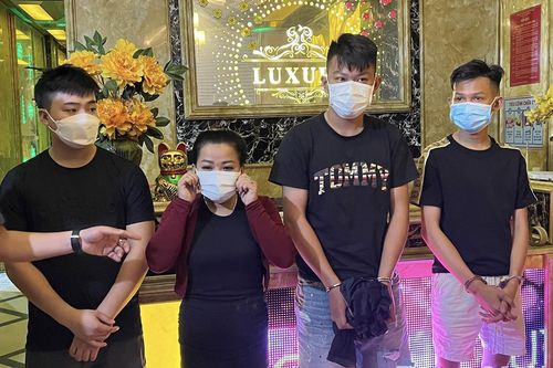 Khởi tố nhóm người tổ chức cho khách sử dụng ma túy tại karaoke Luxury Hồng Phúc