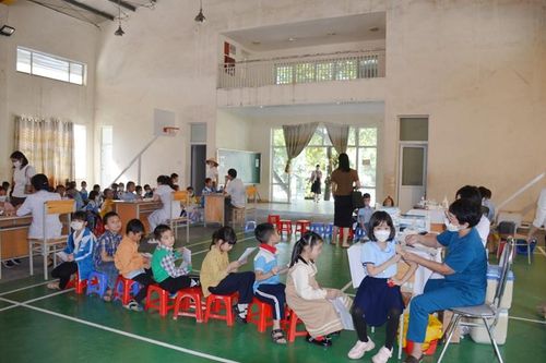 Quảng Ninh tiêm vắc xin Uốn ván - Bạch hầu giảm liều (Td) cho trẻ em