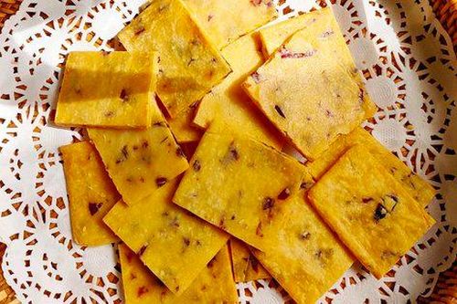 Sữa chua khô tự làm: Món ăn vặt ngon và lành