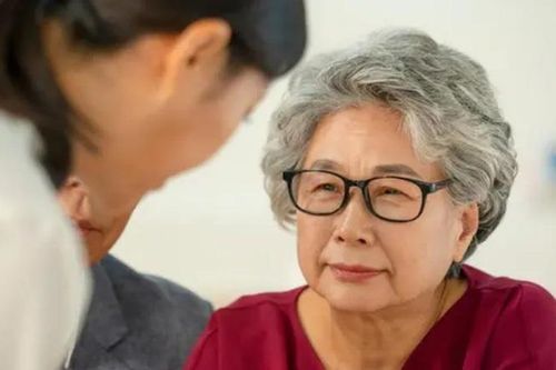 Hàng xóm vừa gọi bán đất, mẹ chốt ngay khiến chúng tôi không dám tin
