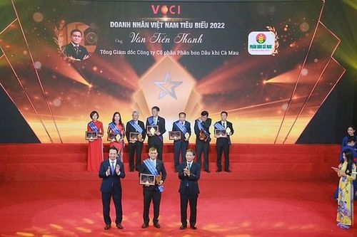 Tổng giám đốc PVCFC Văn Tiến Thanh - Doanh nhân tiêu biểu năm 2022