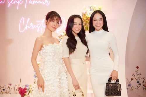Nhã Phương khoe nhan sắc mặn mà khi đọ dáng cùng Diễm My 9x, Angela Phương Trinh