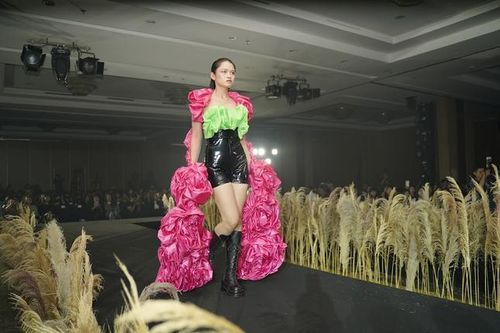 'Chiêu sắc' - show diễn thời trang độc đáo của các bạn học sinh THPT chuyên Hà Nội - Amsterdam