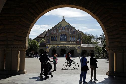 Đại học Stanford xin lỗi